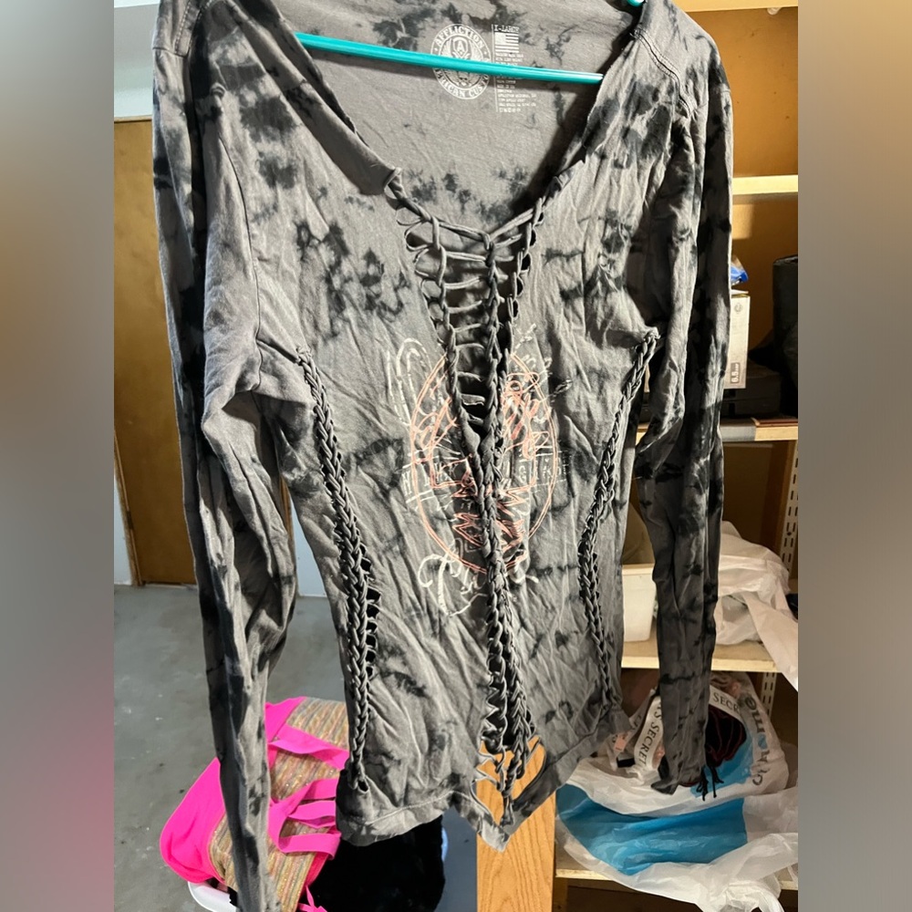 Women’s Buckle Shirt